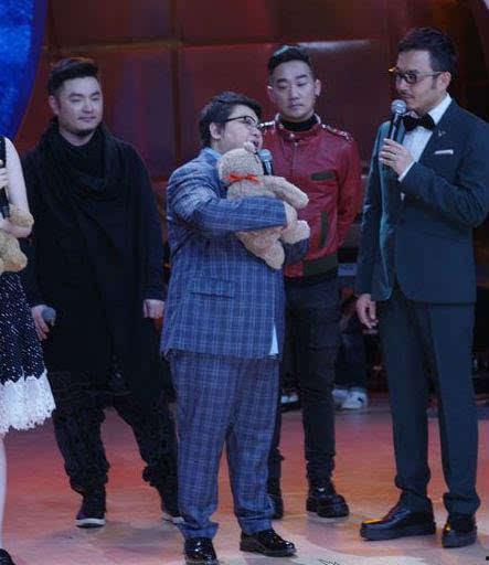 韩红综艺爆料视频,明星背后的感人故事